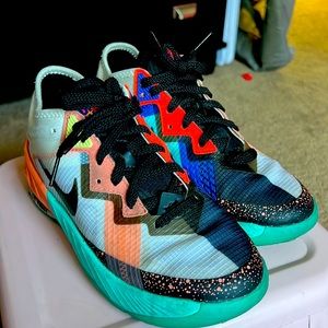 Size 5 boys Lebron James space jam basketball sneakers